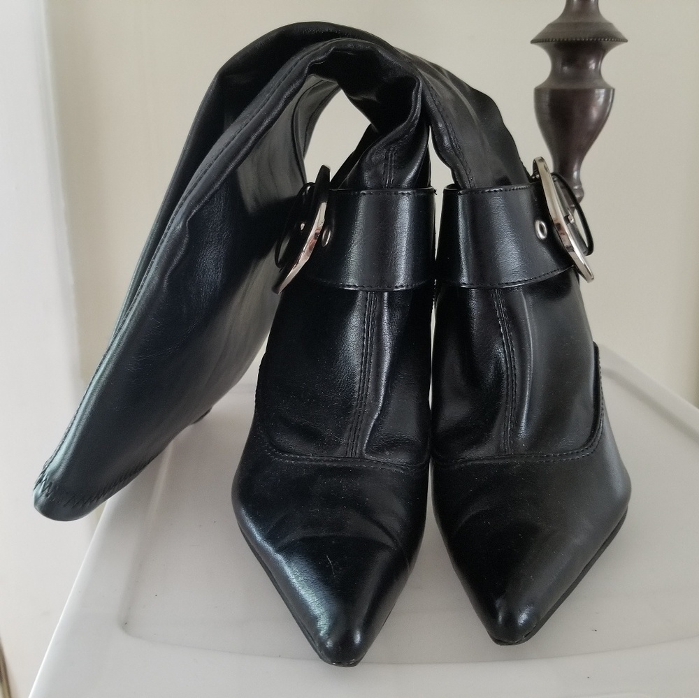 Voltage boots